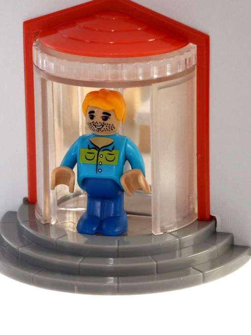 Кукольный домик с мебелью