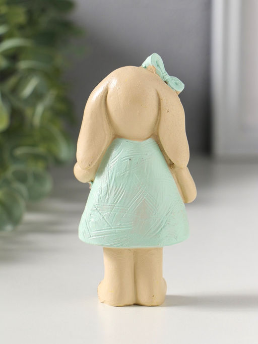 Фигурка полистоун Зайка в платьице, с пасхальным яичком, 4.8?2.8?10 см