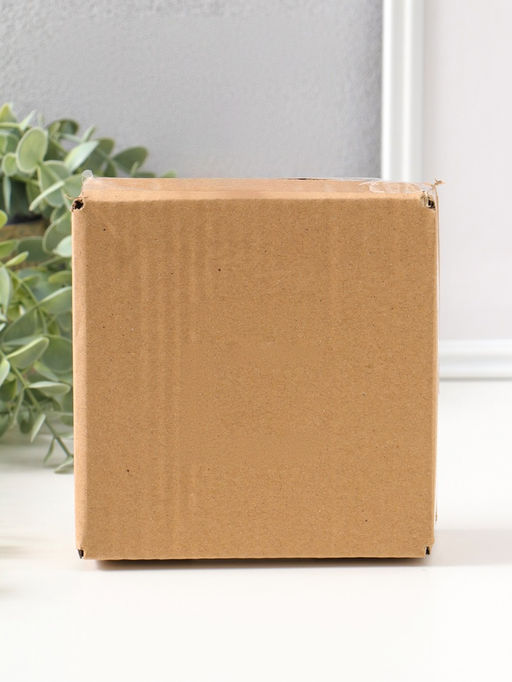 Фигурка полистоун Девочка в комбинезоне с заячьими ушами, везет тележку с зайцами, 13.5 см