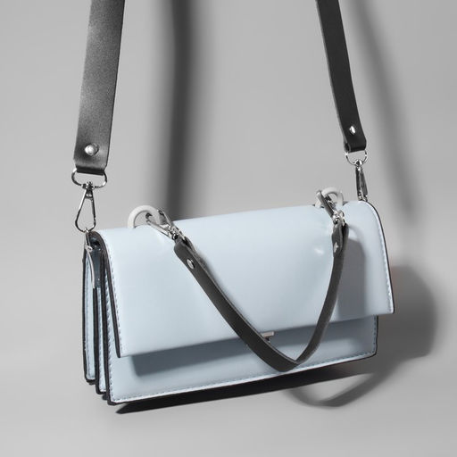 Ручка для сумки из натуральной кожи, с карабинами, 30 ± 2 см × 2.5 см, цвет чёрный/серебряный