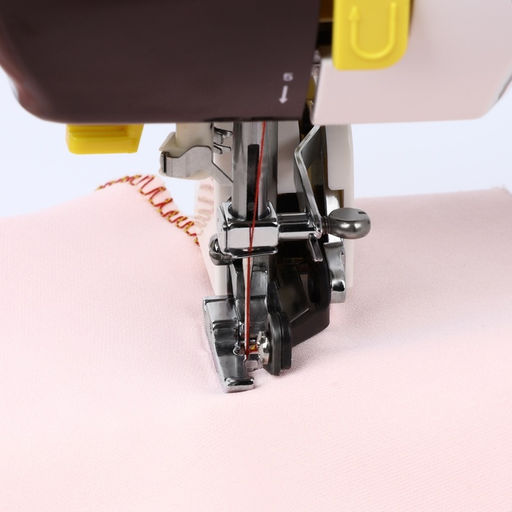 Лапка для швейных машин, с боковым ножом для обрезки края, 7.2×3×3.7 см