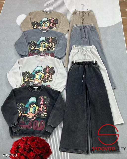 Спортивный костюм женский