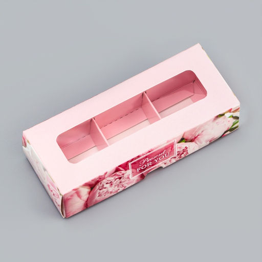 Коробка с обечайкой для 3 конфет, с окном Праздничный букет, 13?5?3.3 см