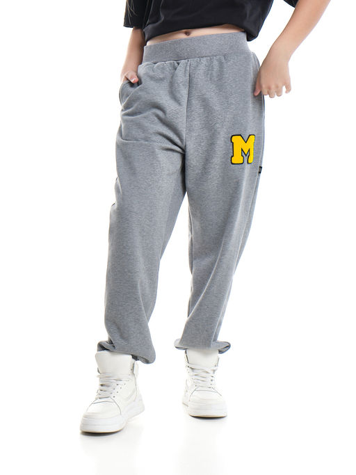 Брюки спортивные с эмблемой 22-7611 светло-серый меланж - Mini maxi фото 33