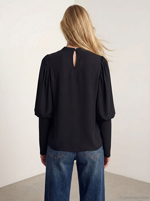 Dik Yaka Balon Kollu Saten Bluz