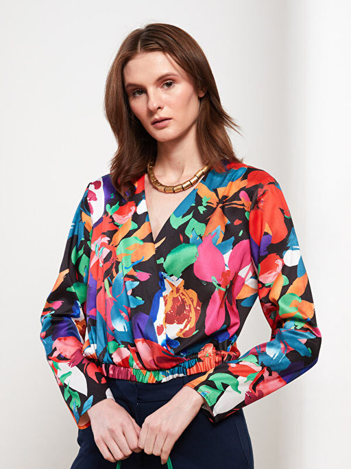 Kruvaze Yaka Desenli Uzun Kollu Saten Kad?n Bluz