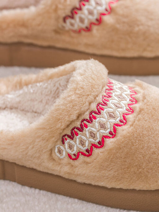 Kad?n Pel?? Ev Terli?i