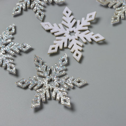 Цена за 5 шт. Декор для творчества войлок "Снежинка" голография 6х6 см