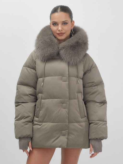Куртка зимняя женская с мехом и капюшоном тренд коричневого цвета 7658K