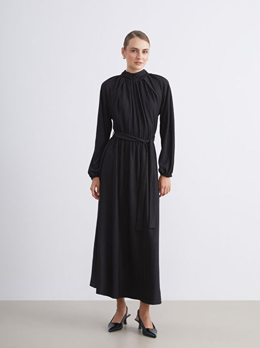 Dik Yaka Dokulu Elbise