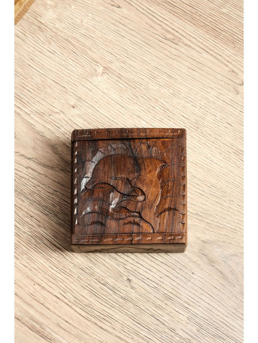 Шкатулка резная «Дельфин», 10×10×5 см, дерево соно