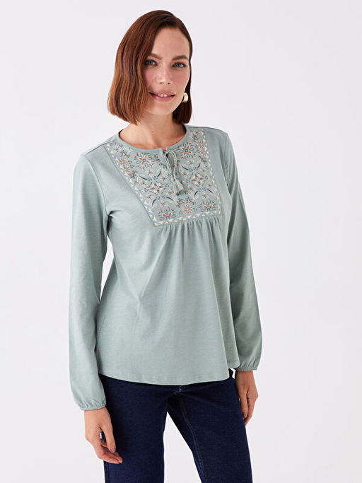 Ba?lamal? Yaka ?i?ekli Uzun Kollu Kad?n Bluz