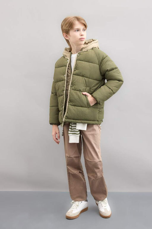 Водоотталкивающее пуховик с капюшоном и застежкой-молнией для мальчиков - Defacto фото 2