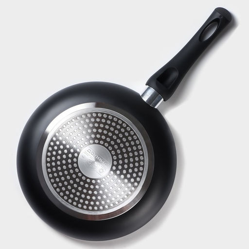 Сковорода Доляна Basic, d=24 см, пластиковая ручка, антипригарное покрытие, индукция, чёрная