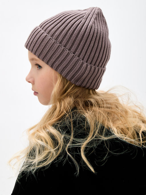 Кофейная вязаная шапка