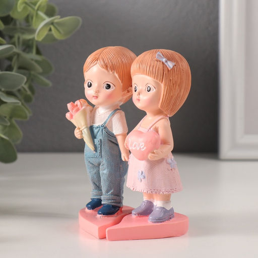 Набор фигурок полистоун Парочка с сердцем и с букетом, 2 шт., 7?6.5?11 см