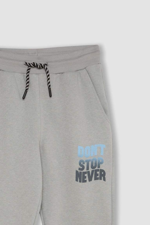 Спортивные штаны стандартного кроя для мальчиков с принтом и эластичным поясом - Defacto фото 8