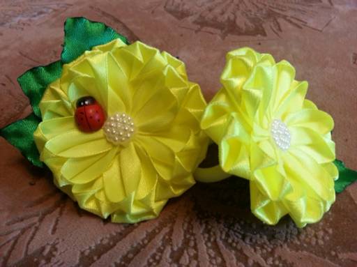 Цена за 2 шт. Банты малые с листочками