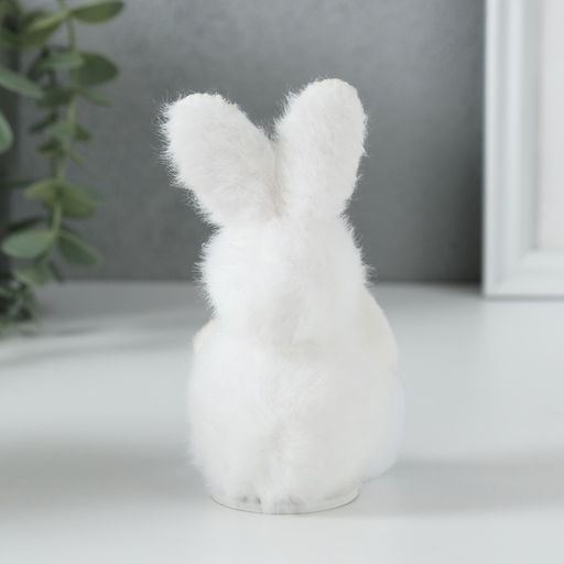 Фигурка Зайка с морковкой, 6.5?6.8?11.7 см