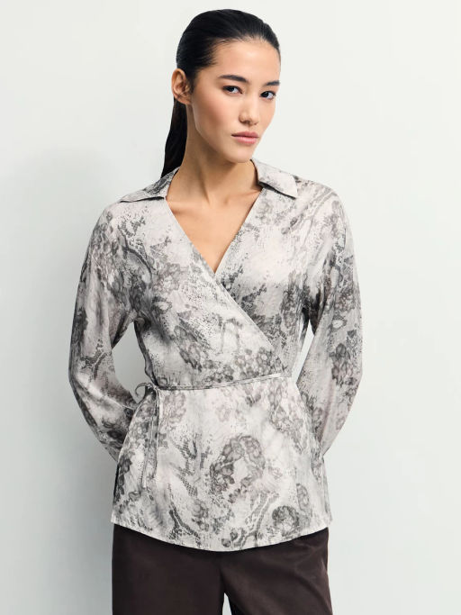 Приталенная блуза из вискозы / Zarina
