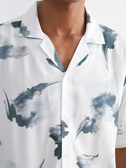 Regular Fit Resort Yaka K?sa Kollu Desenli Viskon Erkek G?mlek