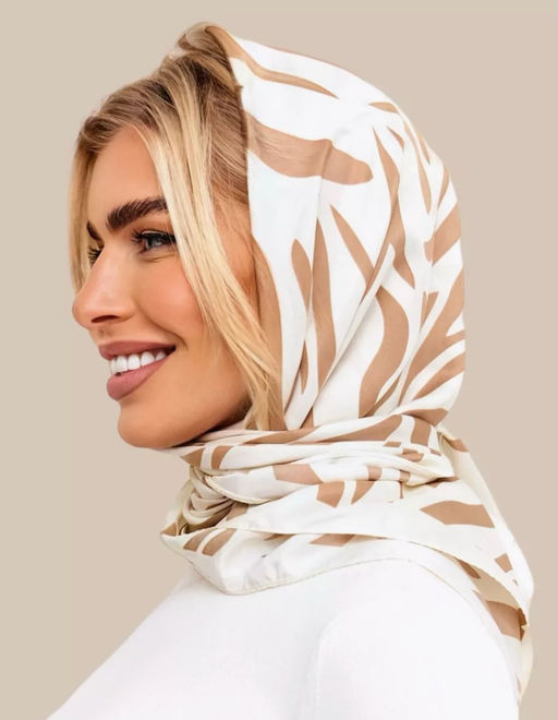 K13586 Платок 90/90 шелк искусственный БЕЖЕВЫЙ