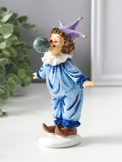 Сувенир полистоун "Клоун надувает шарик" сине-фиолетовый 16,5 см