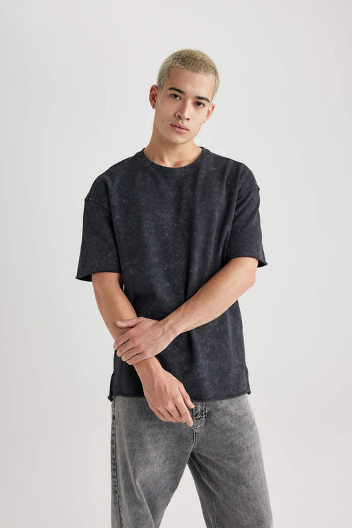 Потертая футболка с короткими рукавами и круглым вырезом Comfort Fit с эффектом потертостей - Defacto фото 3