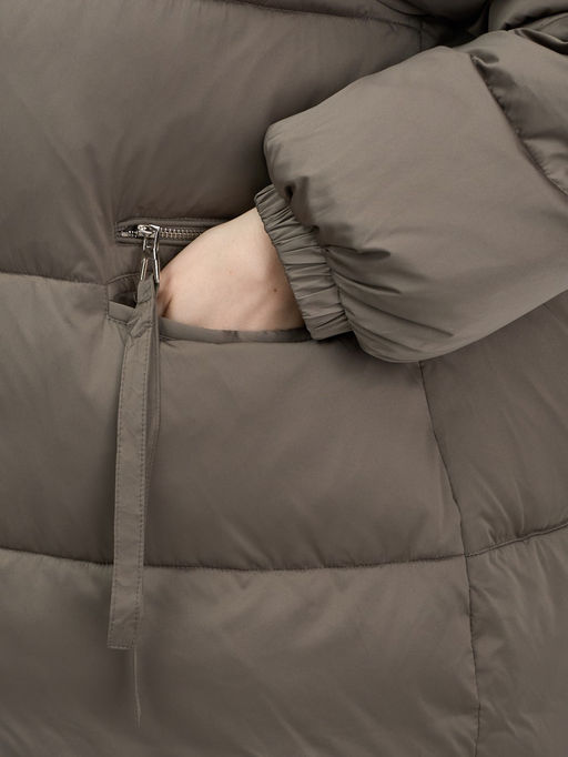 Куртка зимняя женская с мехом и капюшоном тренд коричневого цвета 7639K - Visdeer фото 6