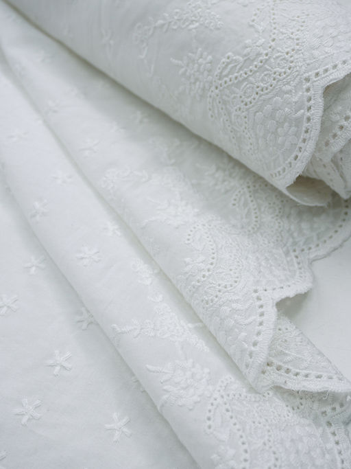 Шитье "Цветочки с ажурной каймой" цв.молочно-белый, ш.1.33м, хлопок-100%, батист, 80гр/м.кв