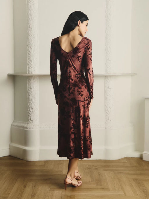 Трикотажное платье приталенного силуэта / Zarina