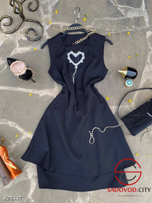 Платье женское с сердцем в середине