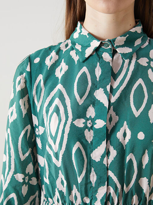 G?mlek Yaka Desenli Elbise