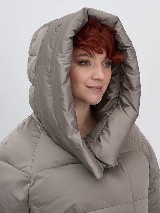 Куртка зимняя женская с капюшоном модная коричневого цвета 7651K - Visdeer фото 2