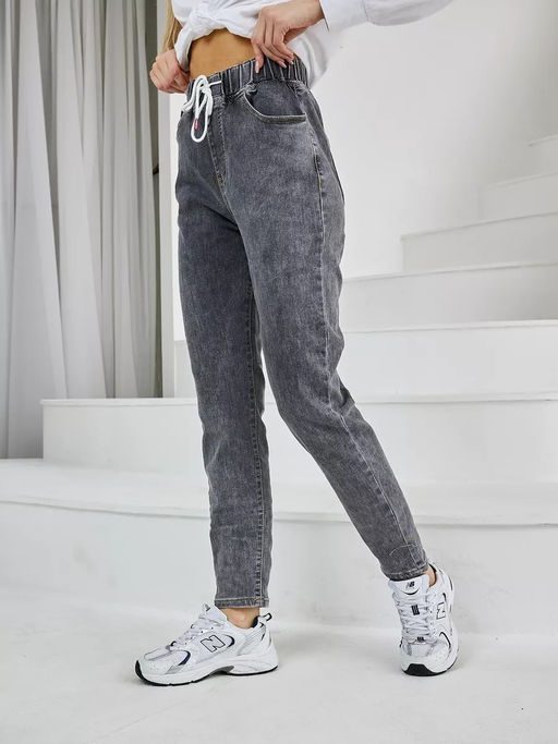 K10809 Джинсы MOM на резинке СЕРЫЙ