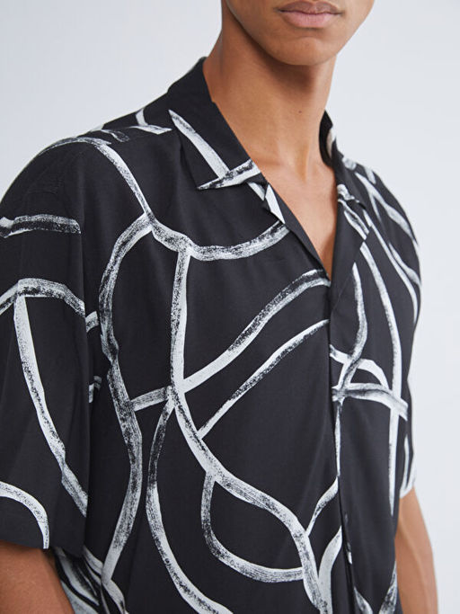 Regular Fit Resort Yaka K?sa Kollu Desenli Viskon Erkek G?mlek