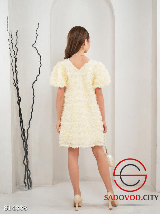 Платье с объёмными розами