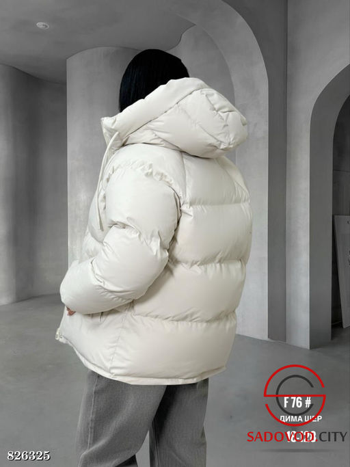 Зимняя женская куртка с капюшоном