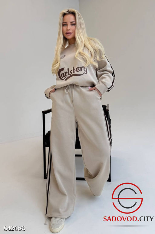 Спортивный женский костюм