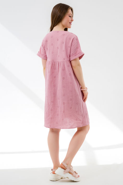 Летнее платье с вышивкой пудровое