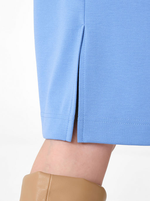 Платье с вырезом по спинке