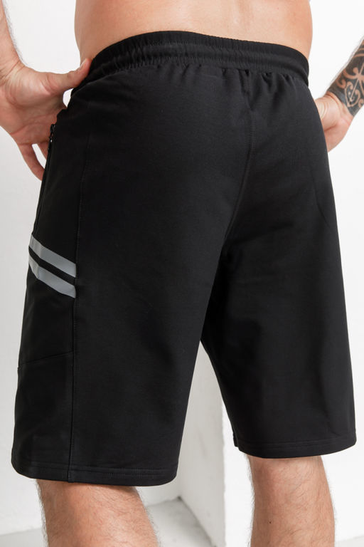 Спортивные шорты