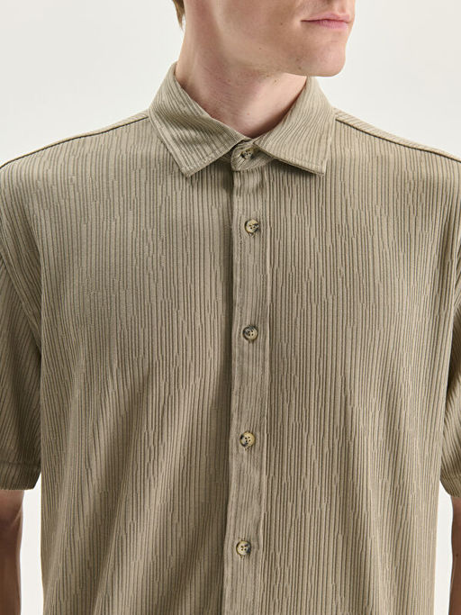 Regular Fit K?sa Kollu Erkek Dokulu G?mlek