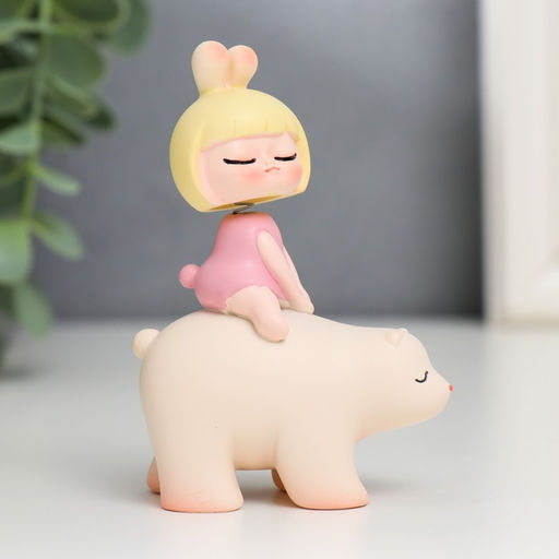 Сувенир полистоун "Малышка на медведе" пружинка 8х3х5,5 см