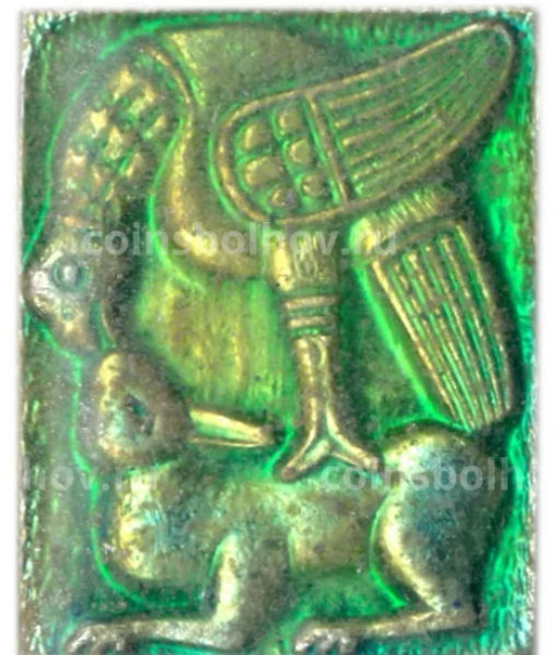 Значок барельеф грифон и кролик