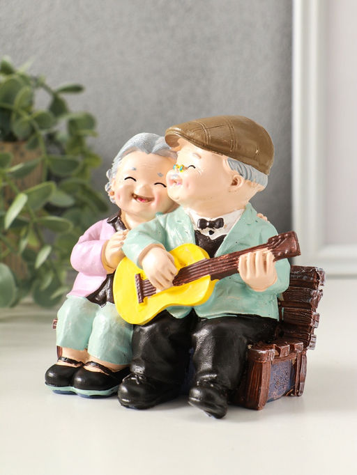 Фигурка полистоун «Дедуля играет на гитаре для бабули», 12×9×12 см