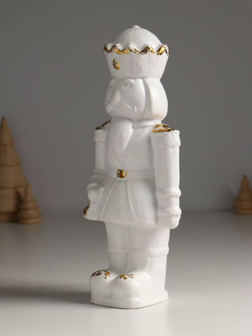 Фигура «Щелкунчик новогодний», 24×10×7.5 см, белый с позолотой