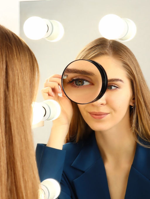 Зеркало макияжное, увеличение ×5, на присосках, d=9 см, чёрное