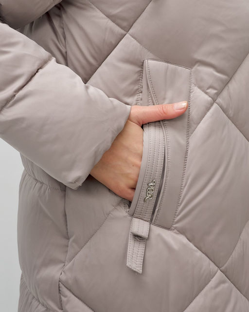 Пальто зимнее утепленное с капюшоном женское светло-коричневого цвета 7637SK - Visdeer фото 12