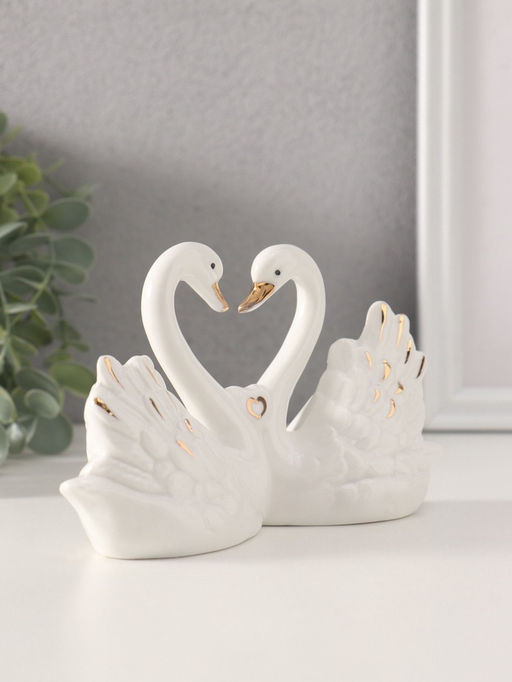 Фигурка керамика «Белые лебеди с маленьким сердечком», с золотом, 4×15×9 см